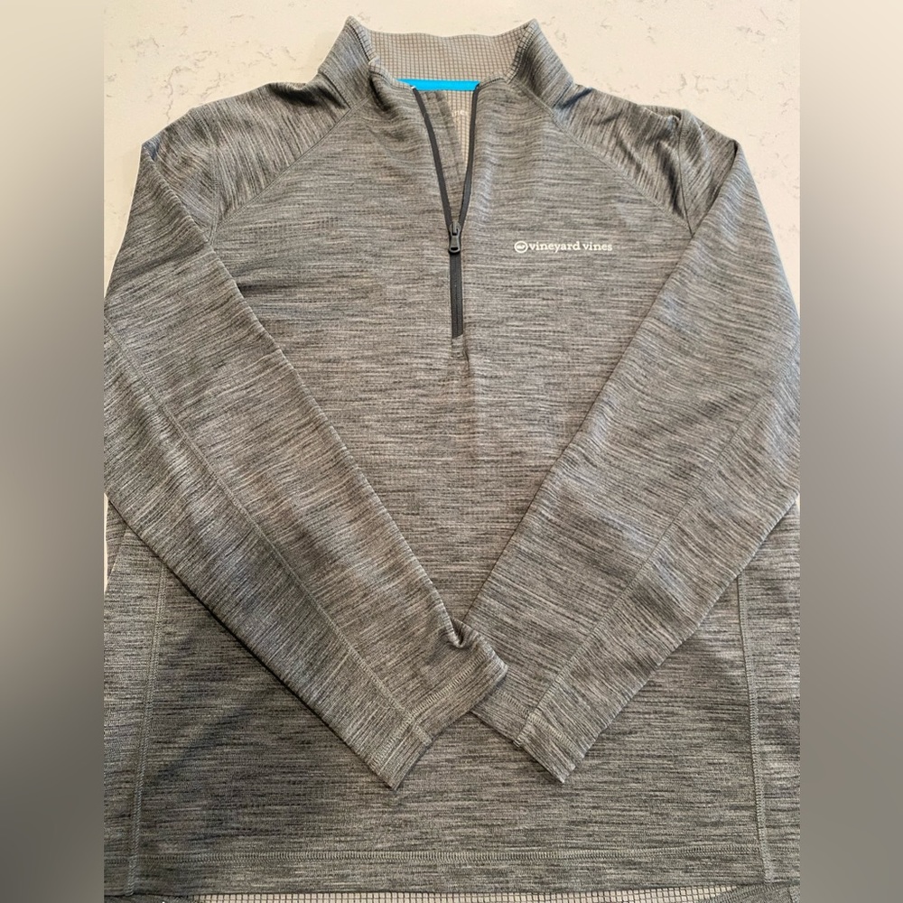 Like new Vineyard Vines grey 1/2 zip